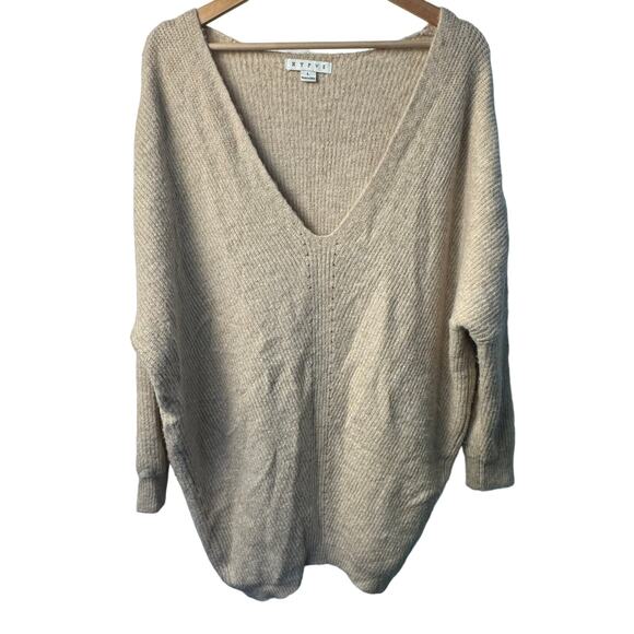 HYFVE Beige Oversized V-Neck Sweater Women’s Size Large Cozy Knit Pullover - Picture 1 of 6